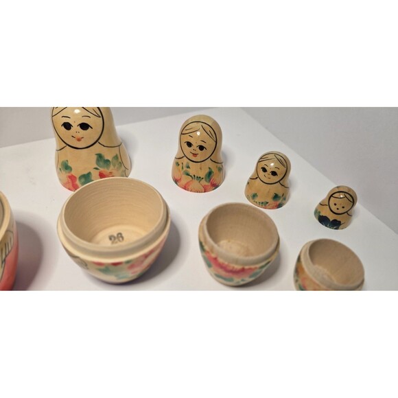 VTG Russian Nesting Dolls,  Set of 7 Dolls Hand Painted Wooden  Delicate - Picture 5 of 6